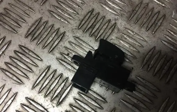 Nissan Primera Electric window control switch 25411av600 c8d-d705n