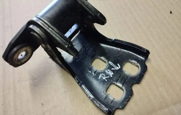 Jeep Grand Cherokee (WK) Rear door lower hinge 55394220AA