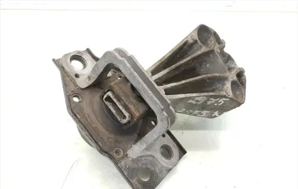 Renault Megane II Engine mounting bracket