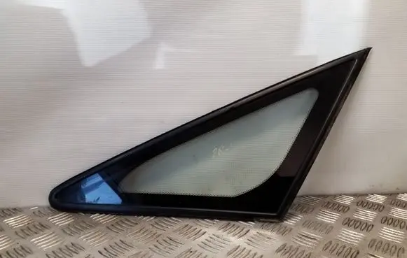 Mitsubishi Grandis Front triangle window/glass 