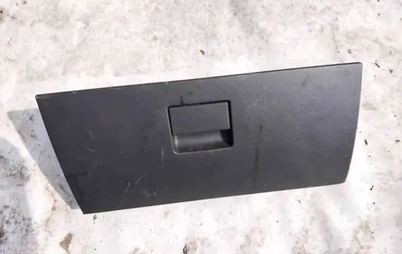 Glove box