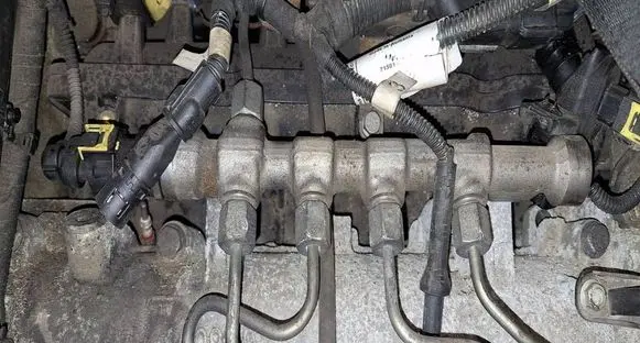 Opel Insignia A Fuel main line pipe 