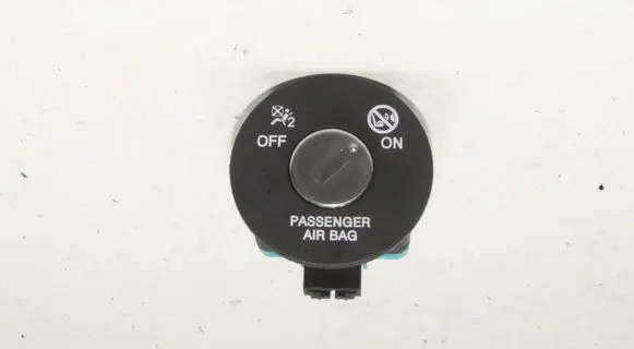 KIA Sportage Passenger airbag on/off switch 