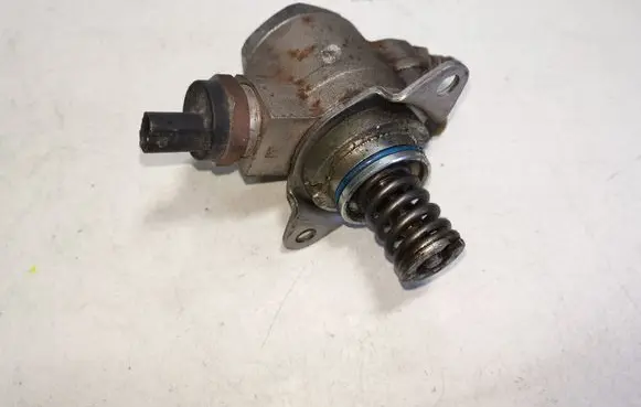 Volkswagen Golf VI Fuel injection high pressure pump 03C127026E