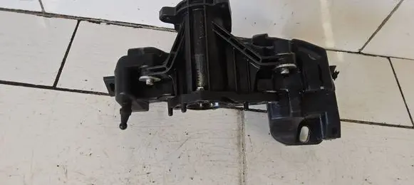 Other engine bay part