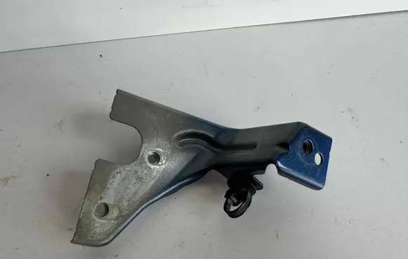 Seat Arona Fender mounting bracket 6F9805371B