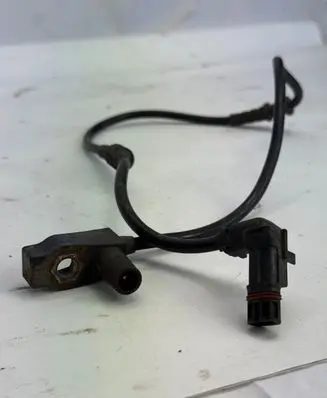 Mercedes-Benz SLK R170 Brake pads wear sensor 2105407781 A2025400634