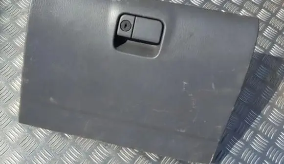 Mazda 323 F Glove box