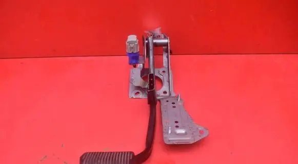 Ford Focus ST Accelerator throttle pedal BV61-2467-JB