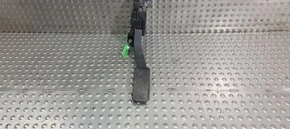 Accelerator throttle pedal