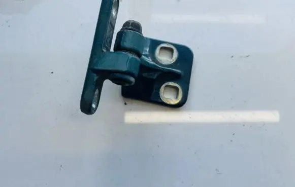 Mercedes-Benz Vaneo W414 Front door upper hinge