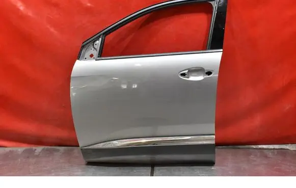 Peugeot 5008 Front door 