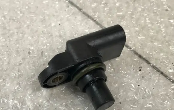 BMW 5 E39 Camshaft speed sensor 2249320