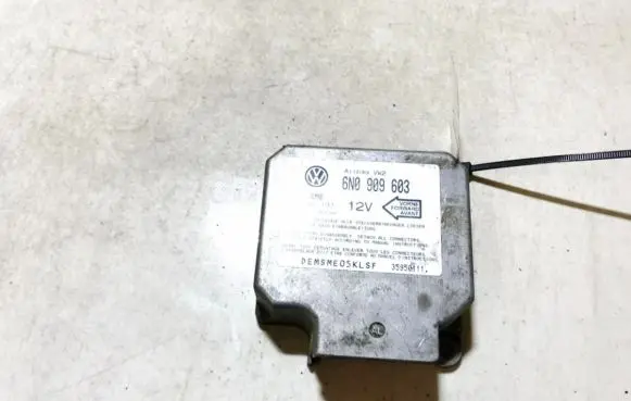 Volkswagen PASSAT B4 Airbag control unit/module 6n0909603 5wk4137