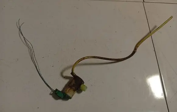 Nissan X-Trail T30 Windscreen/windshield washer pump 2224616A