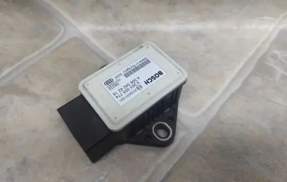 Mercedes-Benz Sprinter W906 ESP acceleration yaw rate sensor A0065424218 0265005774