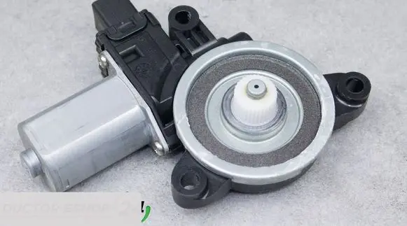 Mazda 3 II Front door window regulator motor B45C5858X
