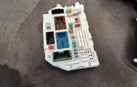 Opel Astra L Fuse box set A3C03304507 9862022280 9830407780