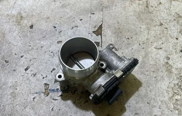 Citroen C5 Aircross Throttle body valve 9818064880