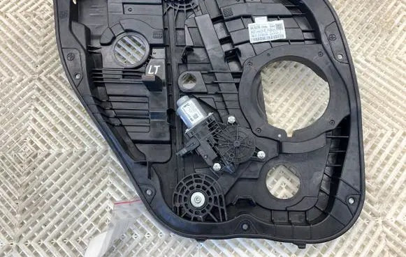Hyundai i30 Rear door window regulator with motor 83470G4030