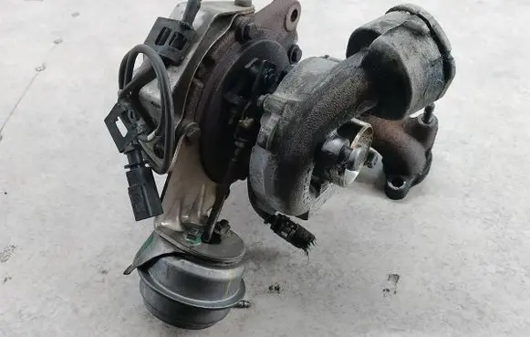 Volkswagen Golf V Turbo 03G253014N