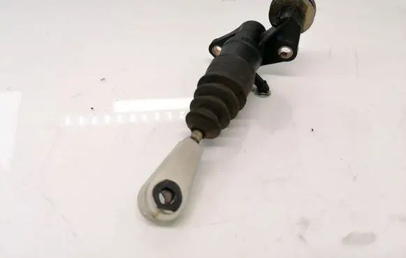 Volkswagen PASSAT B5 Clutch slave cylinder 8E1721401G