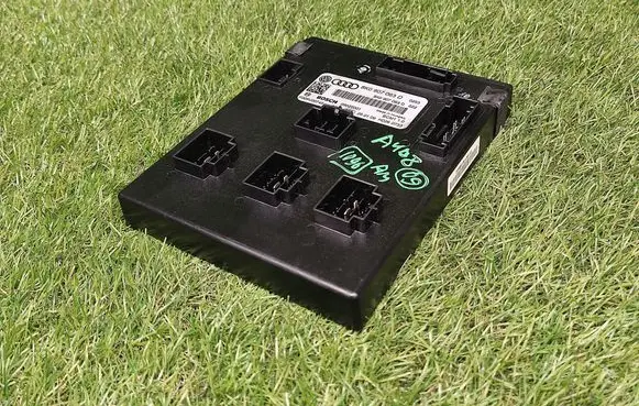 Audi A4 S4 B8 8K Comfort/convenience module 8K0907063D F005V00749