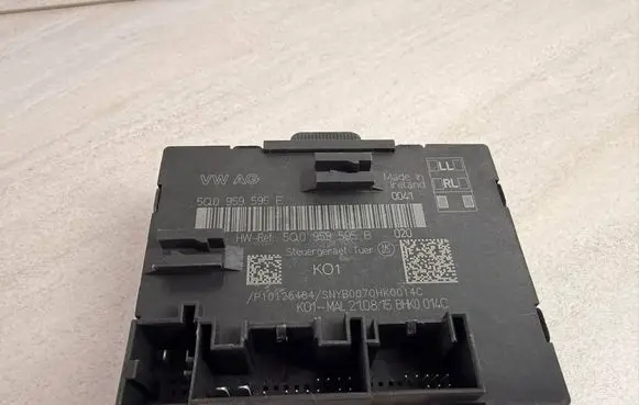 Volkswagen Touran III Door control unit/module 5Q0959595E