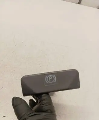 Mercedes-Benz Vito Viano W638 Hand brake release handle A6384270120