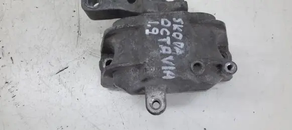 Skoda Octavia Mk2 (1Z) Engine mount bracket 1K0199262