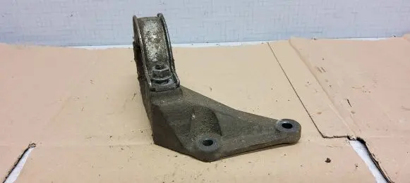 Ford Focus ST Engine mounting bracket BV613K305TA