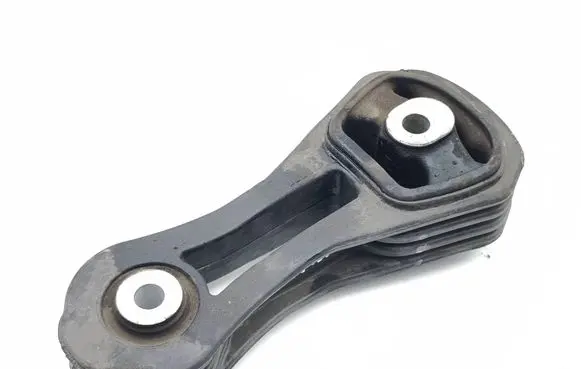 Honda CR-V Engine mount bracket 
