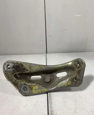 Skoda Octavia Mk2 (1Z) Fender mounting bracket 1Z0810679