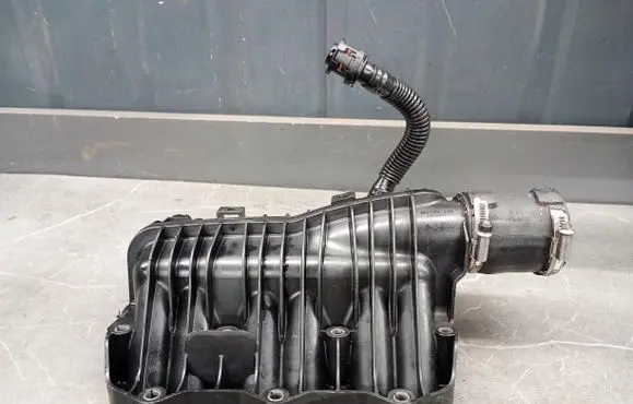 Ford Focus Intake manifold cm5g-9424-ed