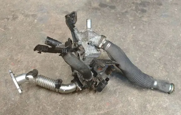 Land Rover Evoque I EGR valve cooler G4D39F464BA ET756001