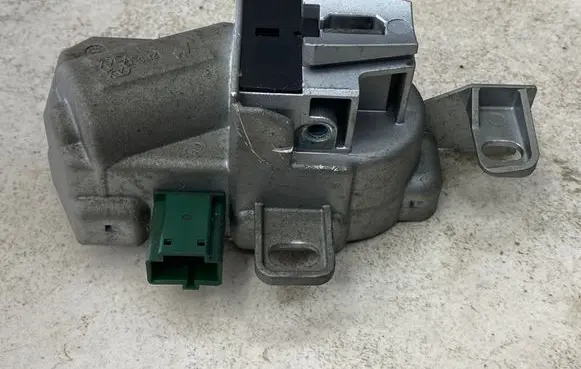 Volvo V70 Steering wheel lock P31202090 7G9N3F880DC T09082B53