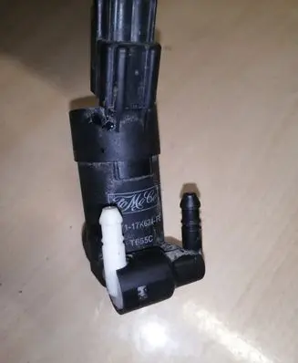 Volvo V50 Windscreen/windshield washer pump T6556