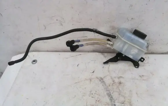 Opel Corsa E Brake fluid reservoir 
