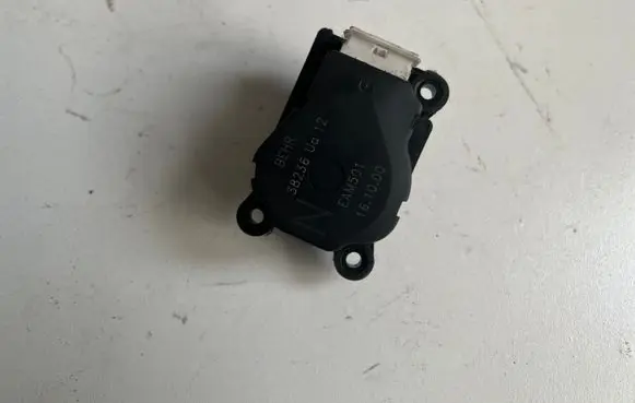 Citroen Xsara Picasso Air flap motor/actuator EAM501 38236