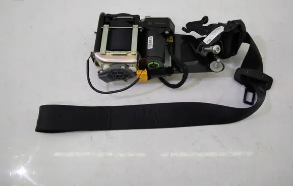 Mercedes-Benz E W238 Front seatbelt