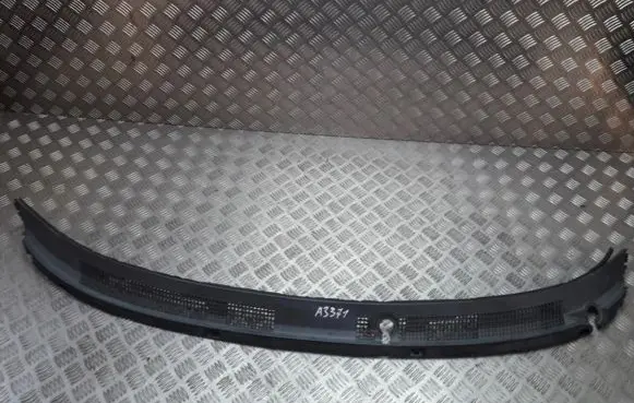 Mitsubishi Space Runner Wiper trim mb667256