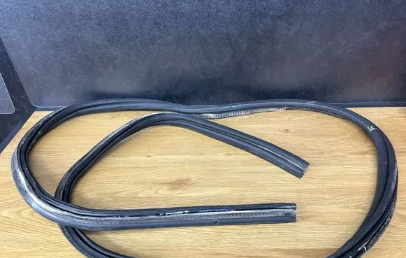 Dodge Caliber Trunk rubber seal (body) 
