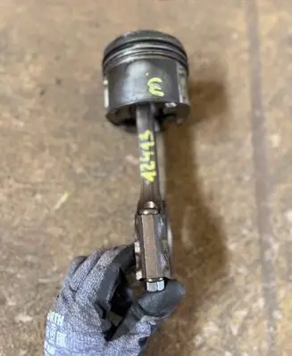 Opel Astra G Piston with connecting rod P885