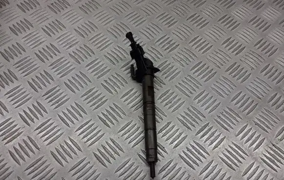 Toyota Auris 150 Fuel injector 23670-0W020