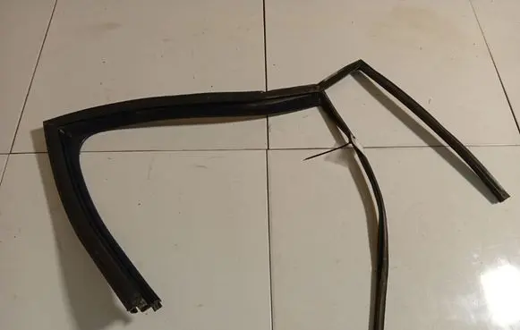 Citroen C4 Grand Picasso Rear door glass trim molding 
