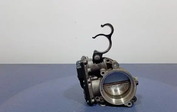 BMW X7 G07 Throttle body valve 8667415