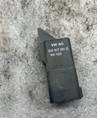 Glow plug pre-heat relay