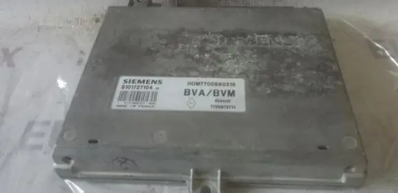 Renault Laguna I Engine control unit/module S101727104Q HOM7700860316