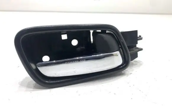 Honda CR-V Front door interior handle 