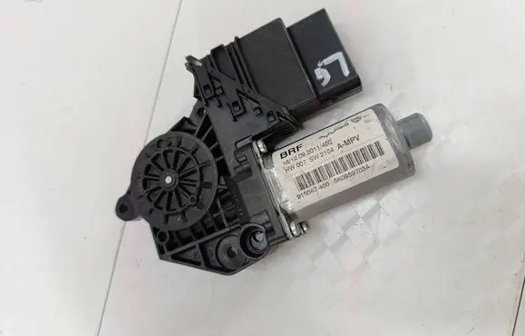 Volkswagen Touran II Rear door window regulator motor 5K0959795 05075752